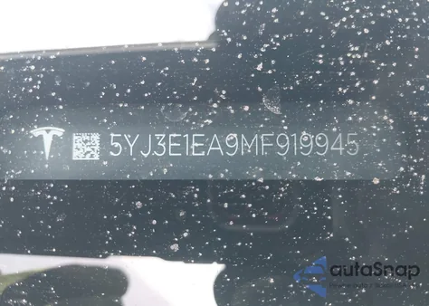 2021 Tesla Model 3 Standard Range Plus Rear-Wheel Drive z USA, uszkodzony, nr VIN 5YJ3E1EA9MF919945